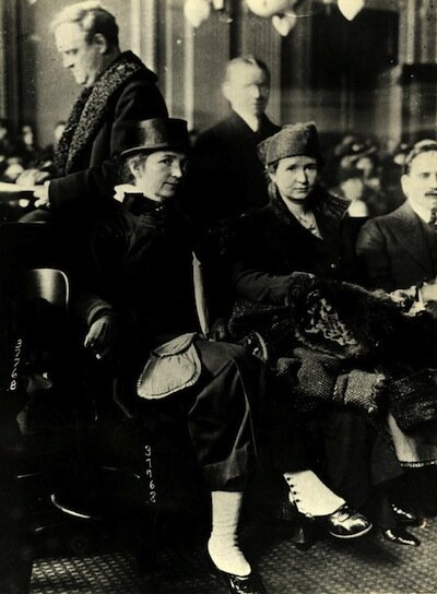 Margaret Sanger and Ethel Byrne - Fed Courthouse, 1916